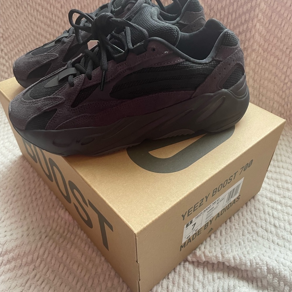 Yeezy 700 vanta